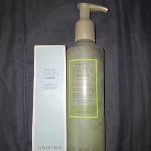 Mary Kay Satin Hands Scrubs Set
